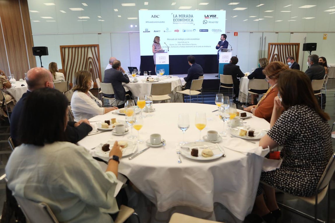 Fotos: Ambiente en la Mirada Económica de La Voz y ABC