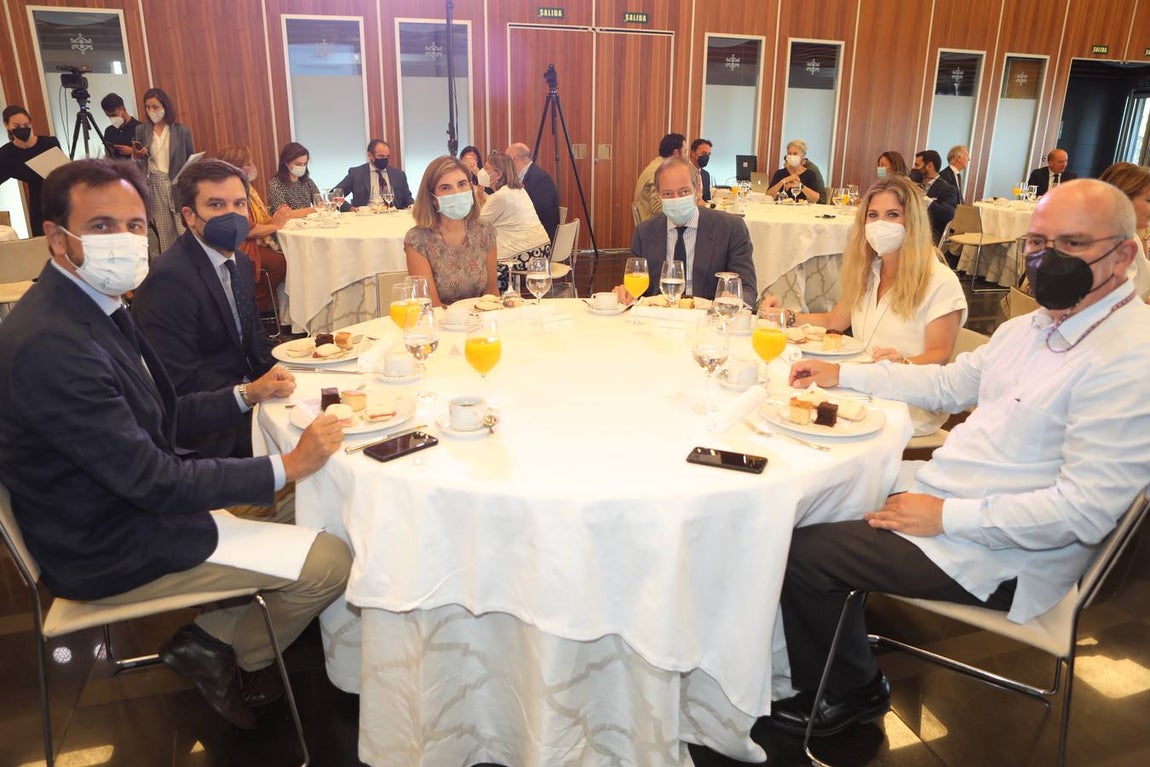 Fotos: Ambiente en la Mirada Económica de La Voz y ABC