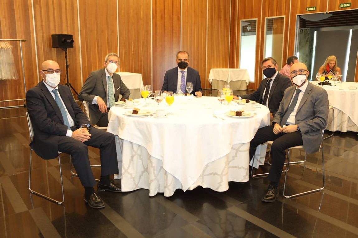 Fotos: Ambiente en la Mirada Económica de La Voz y ABC