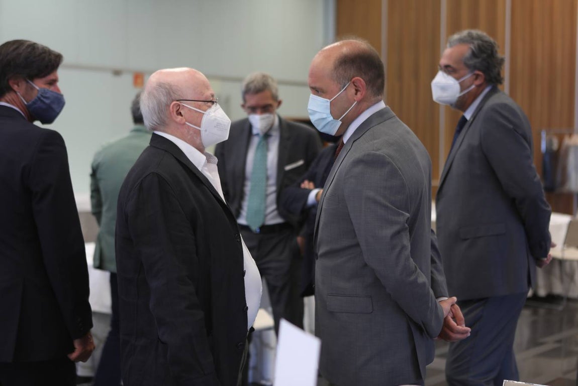 Fotos: Ambiente en la Mirada Económica de La Voz y ABC