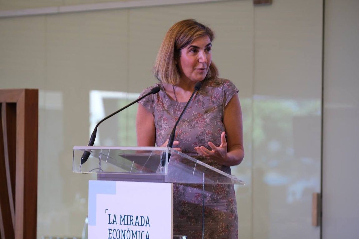 Fotos: La consejera de Empleo, Formación y Trabajo Autónomo de la Junta, en la Mirada Económica