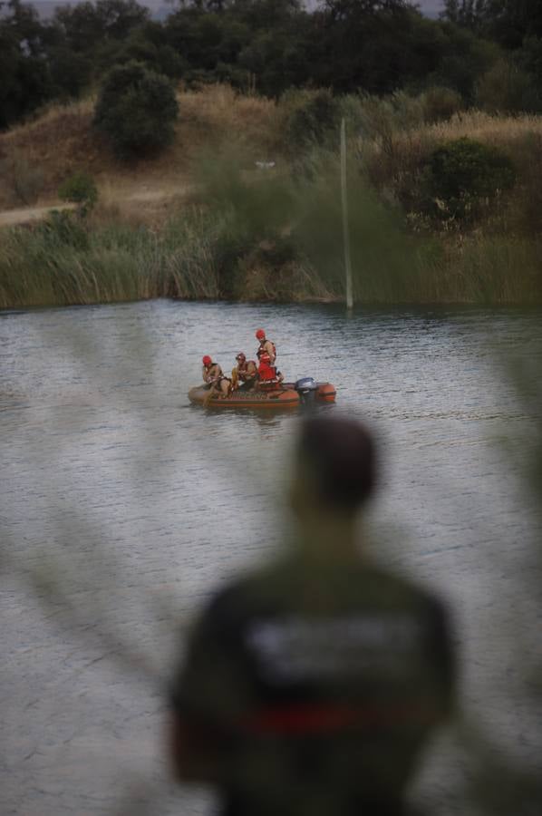 El dispositivo de búsqueda del joven desaparecido en el Lago Azul de Córdoba, en imágenes