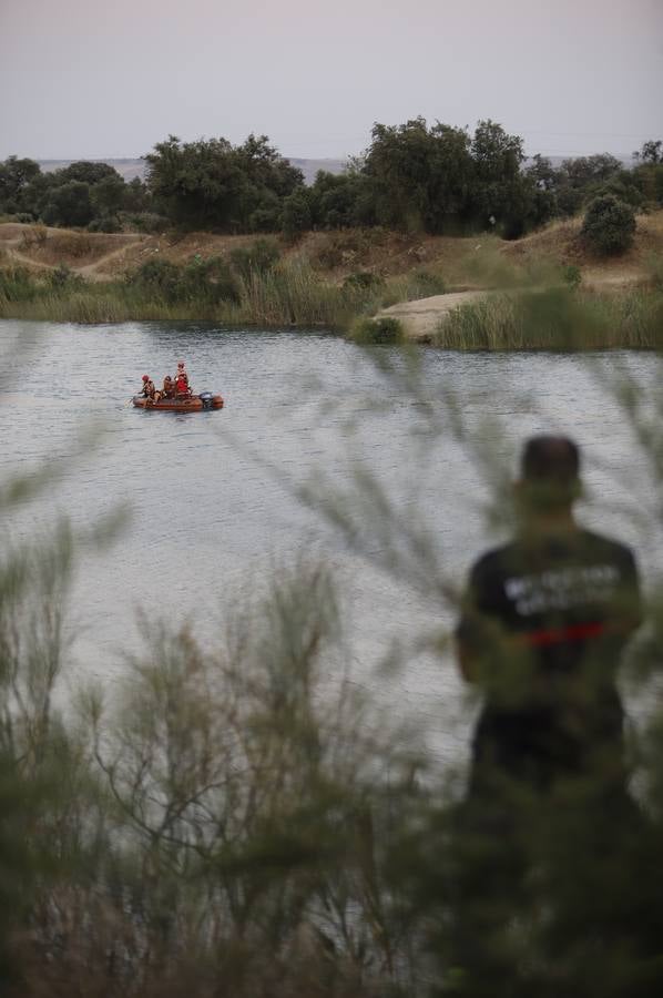 El dispositivo de búsqueda del joven desaparecido en el Lago Azul de Córdoba, en imágenes