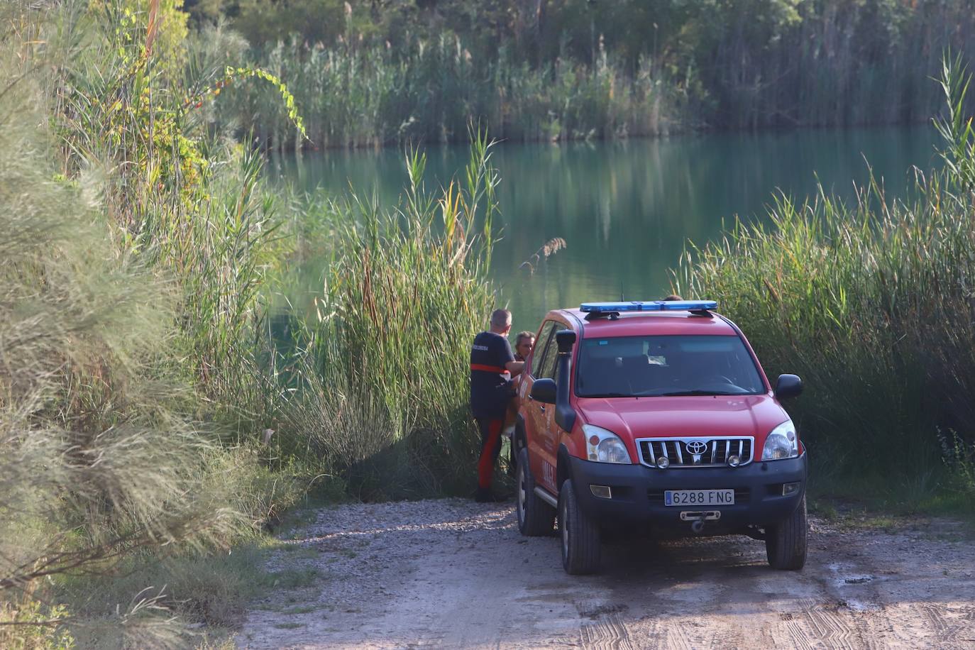 El dispositivo de búsqueda del joven desaparecido en el Lago Azul de Córdoba, en imágenes