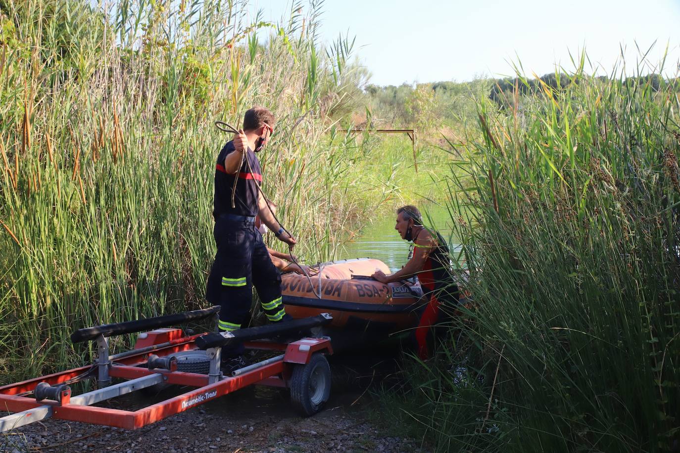 El dispositivo de búsqueda del joven desaparecido en el Lago Azul de Córdoba, en imágenes