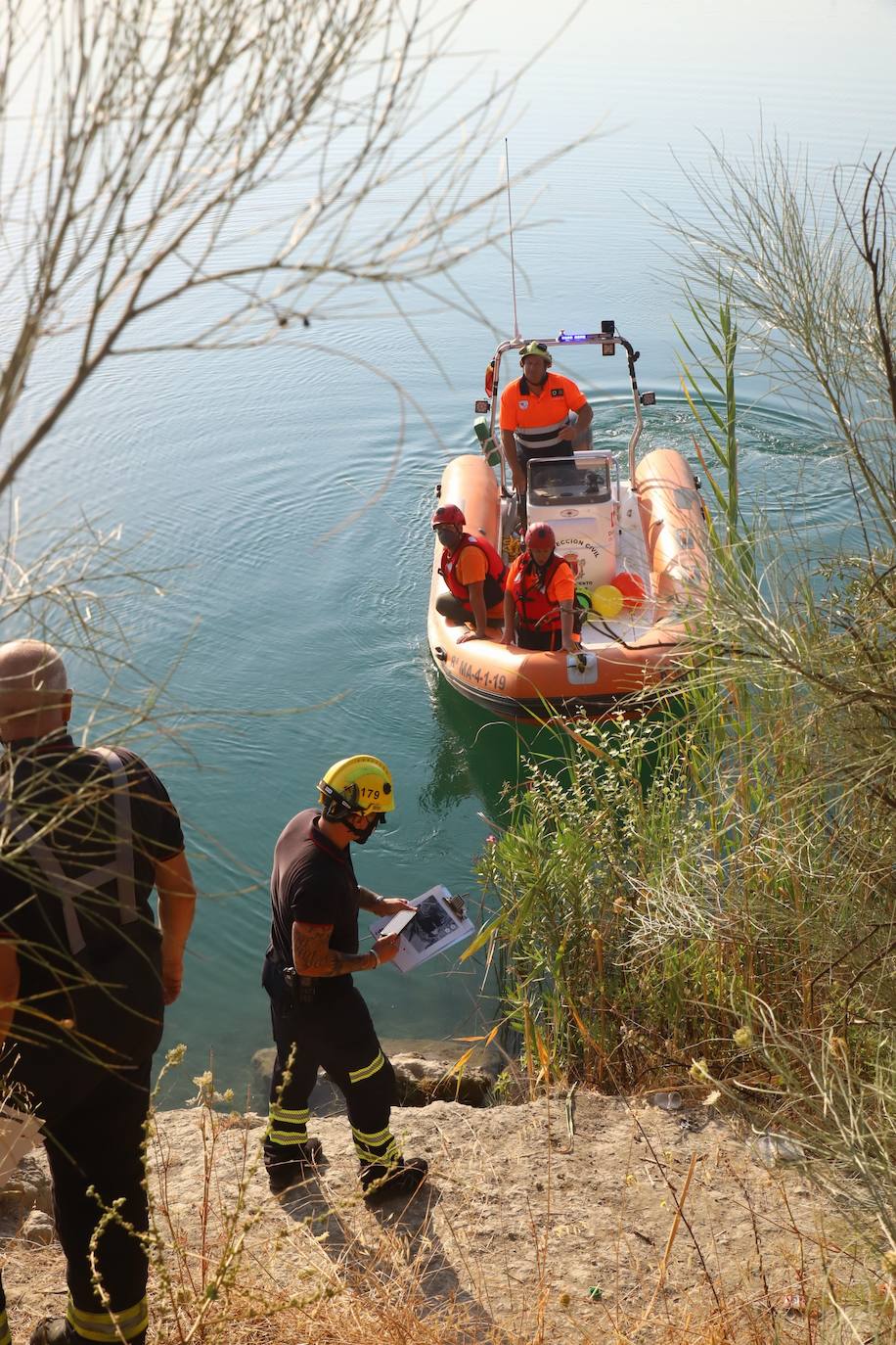 El dispositivo de búsqueda del joven desaparecido en el Lago Azul de Córdoba, en imágenes