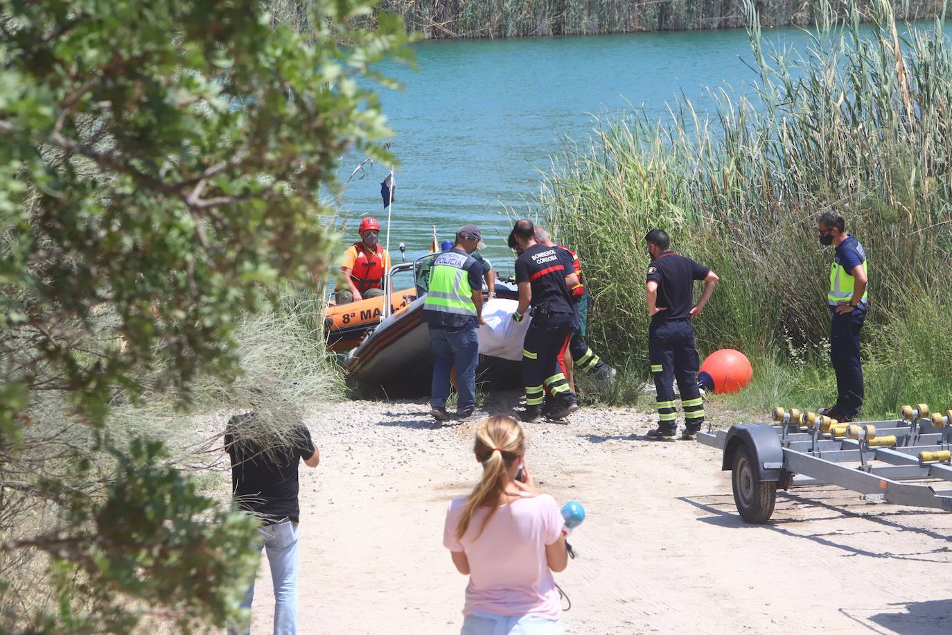 El hallazgo del cuerpo del joven desaparecido en el Lago Azul de Córdoba, en imágenes