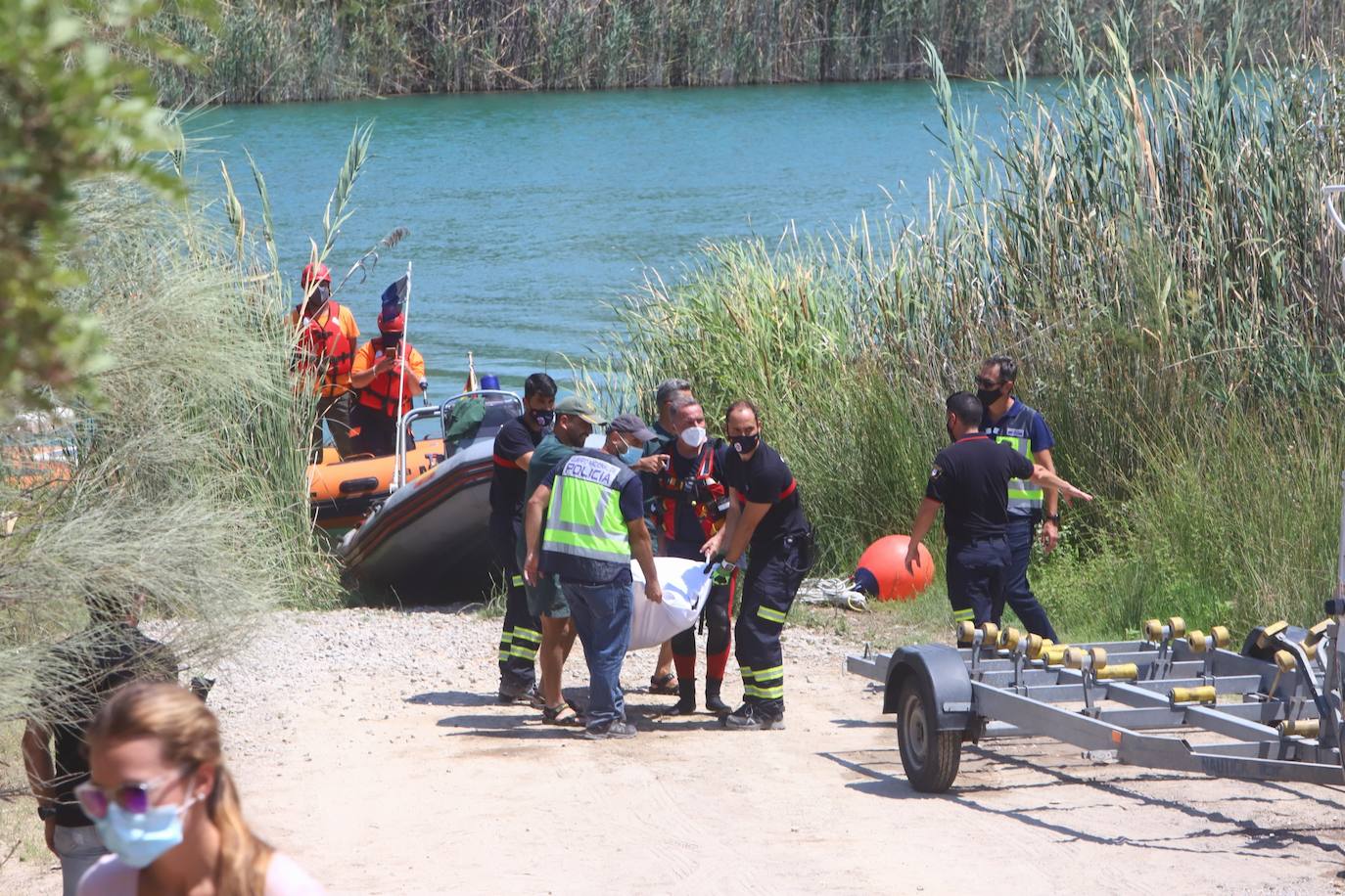 El hallazgo del cuerpo del joven desaparecido en el Lago Azul de Córdoba, en imágenes