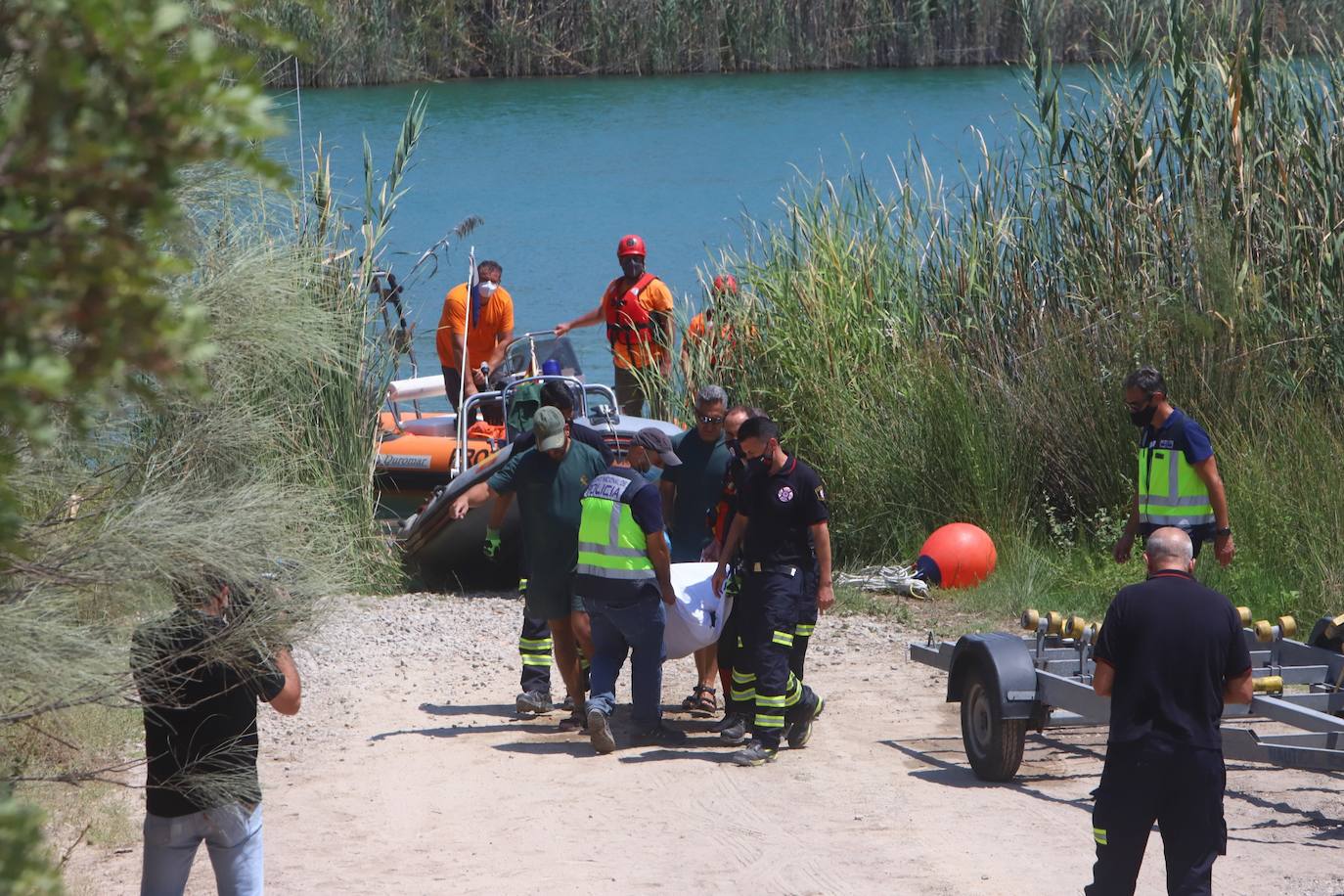 El hallazgo del cuerpo del joven desaparecido en el Lago Azul de Córdoba, en imágenes