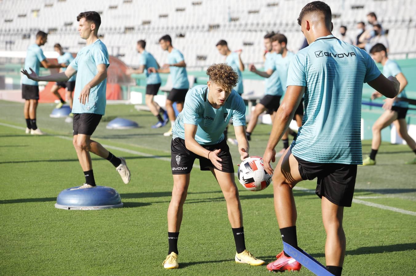 El primer entrenamiento del Córdoba CF, en imágenes