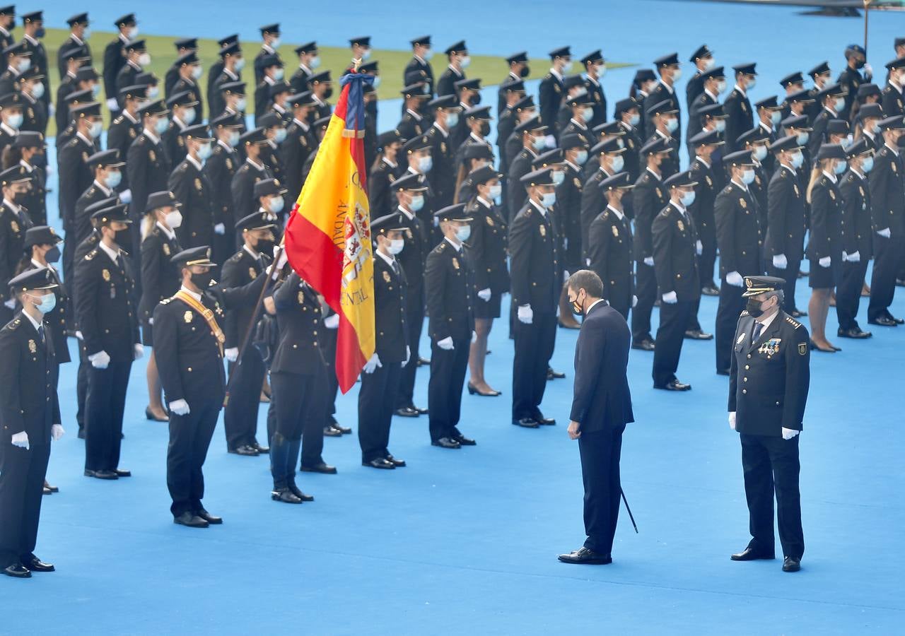 Como en 2020, Interior ha optado por descentralizar la jura que tradicionalmente se celebra en la escuela de Ávila para evitar una alta concentración de personas. Sevilla, como sede de una de las jefaturas superiores, ha sido uno de los escenarios