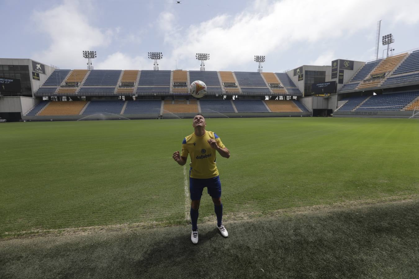 FOTOS Cádiz CF: Presentación de Haroyan y Osmajic, en imágenes