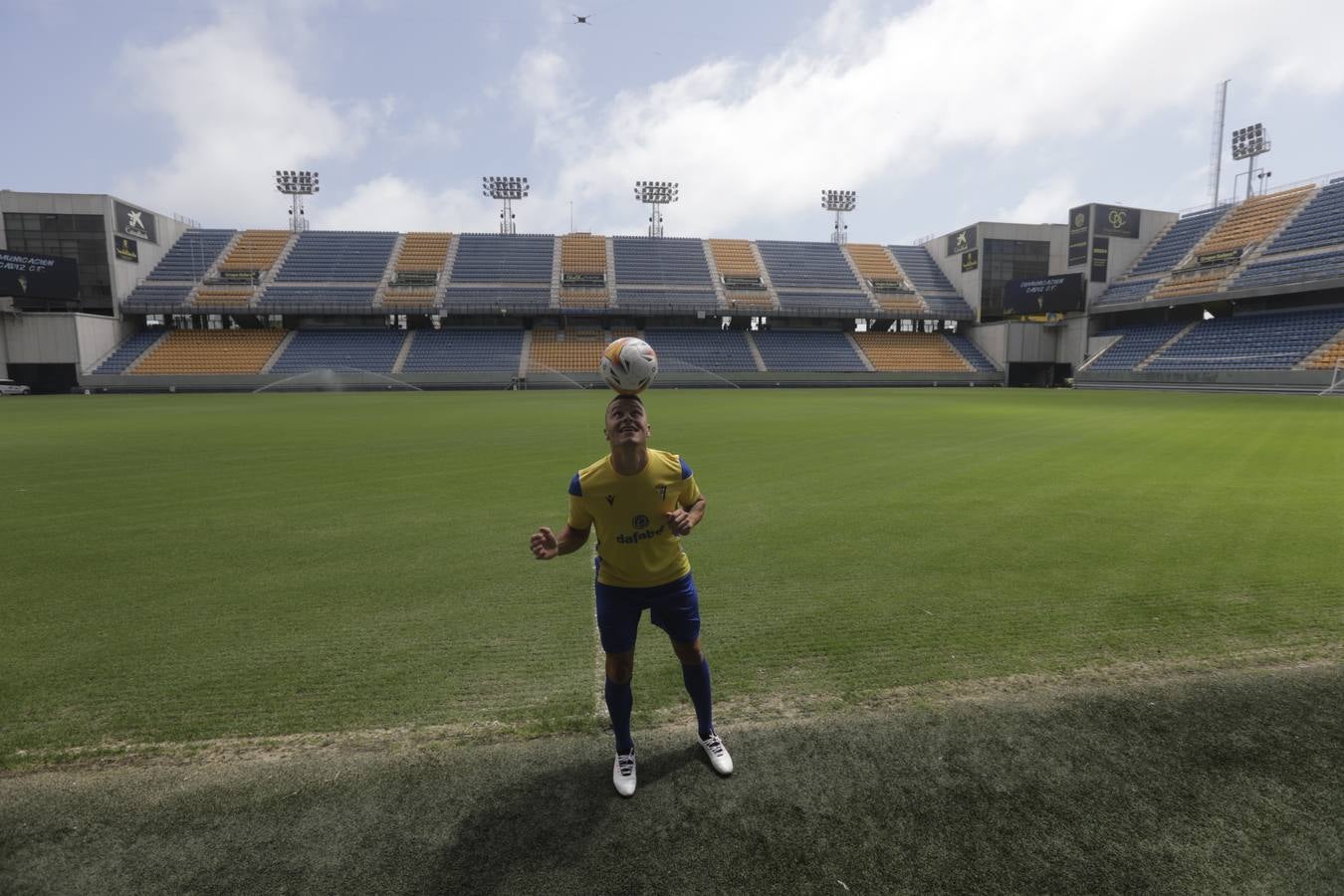 FOTOS Cádiz CF: Presentación de Haroyan y Osmajic, en imágenes