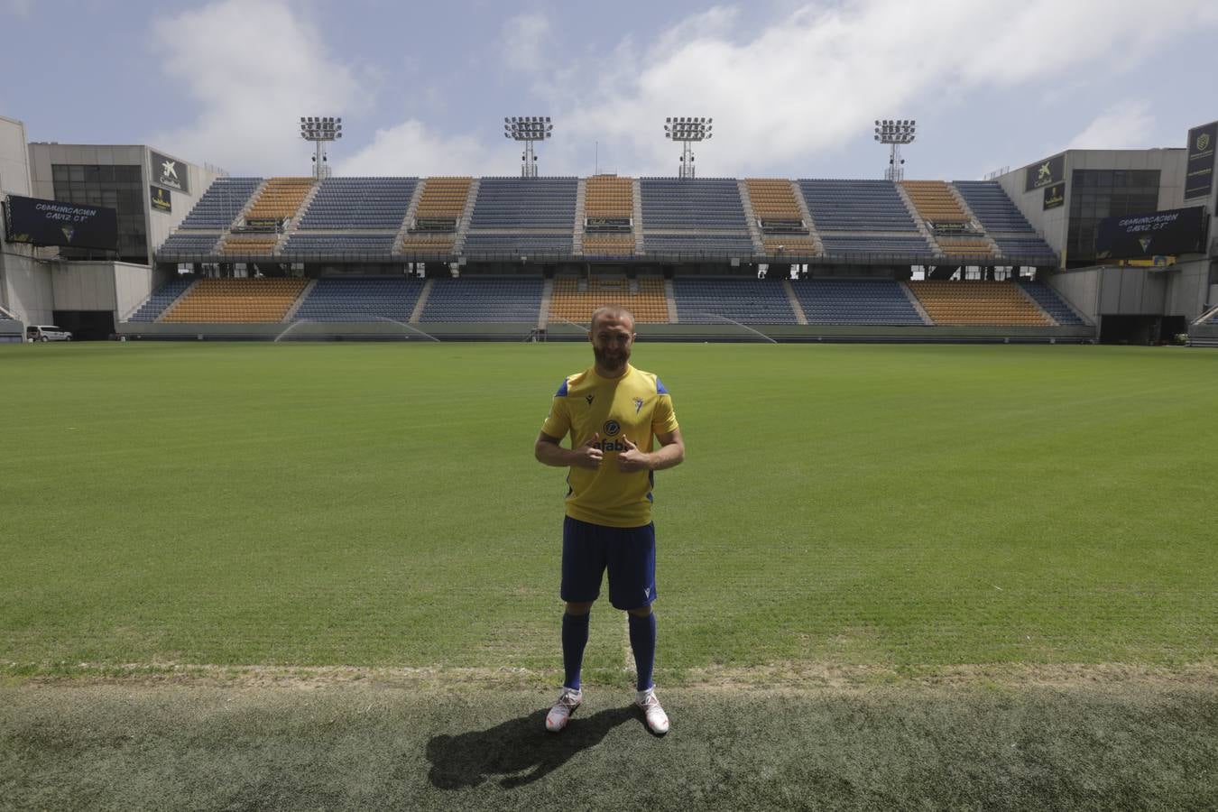 FOTOS Cádiz CF: Presentación de Haroyan y Osmajic, en imágenes