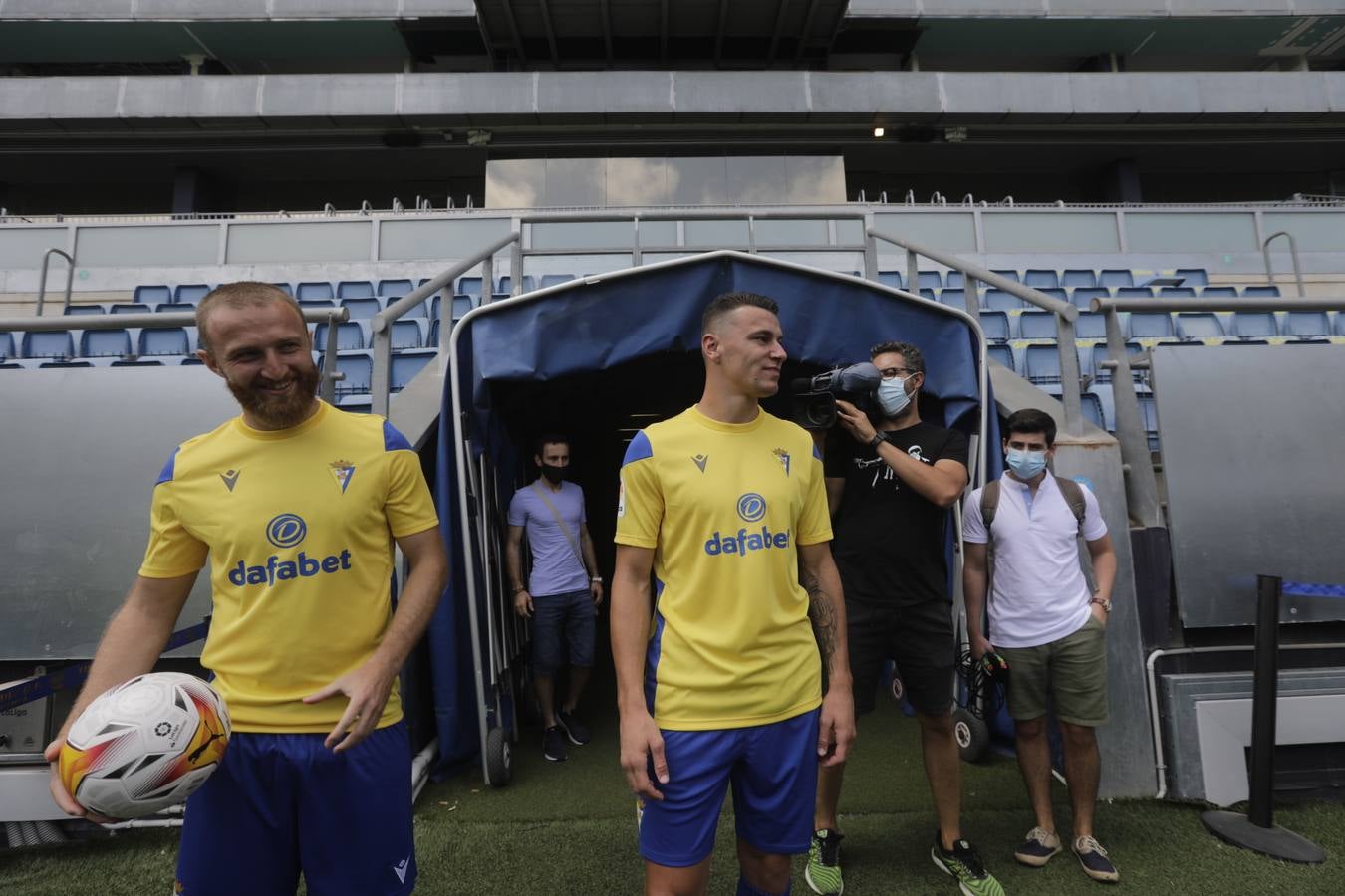 FOTOS Cádiz CF: Presentación de Haroyan y Osmajic, en imágenes