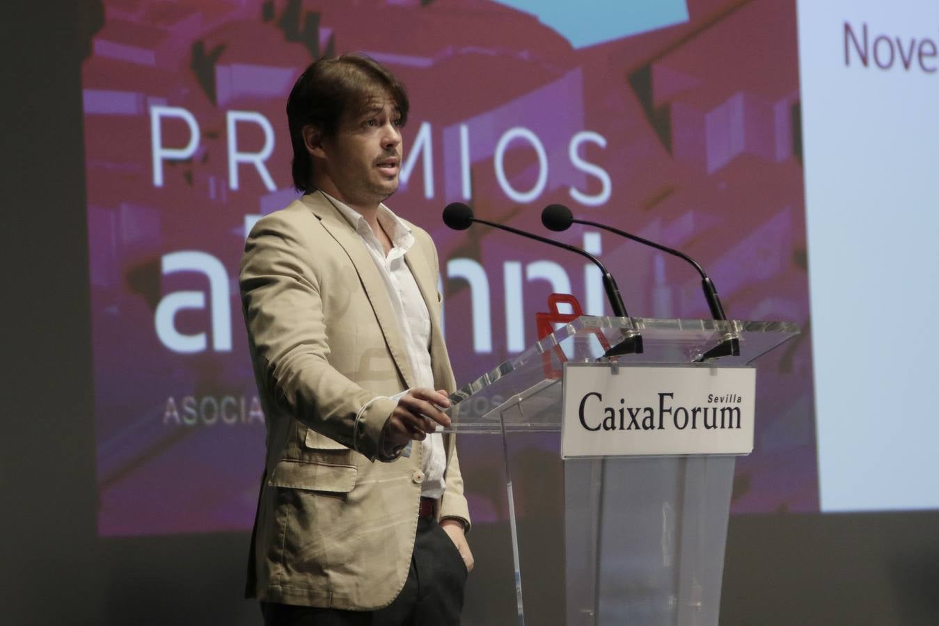 El acto de entrega de los premios Alumni de la US tuvo lugar este martes en el Caixaforum de Sevilla