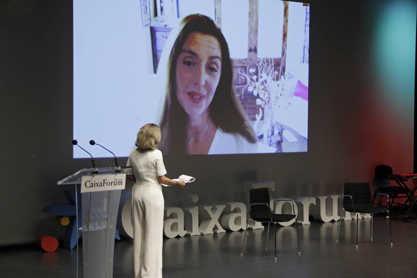 El acto de entrega de los premios Alumni de la US tuvo lugar este martes en el Caixaforum de Sevilla