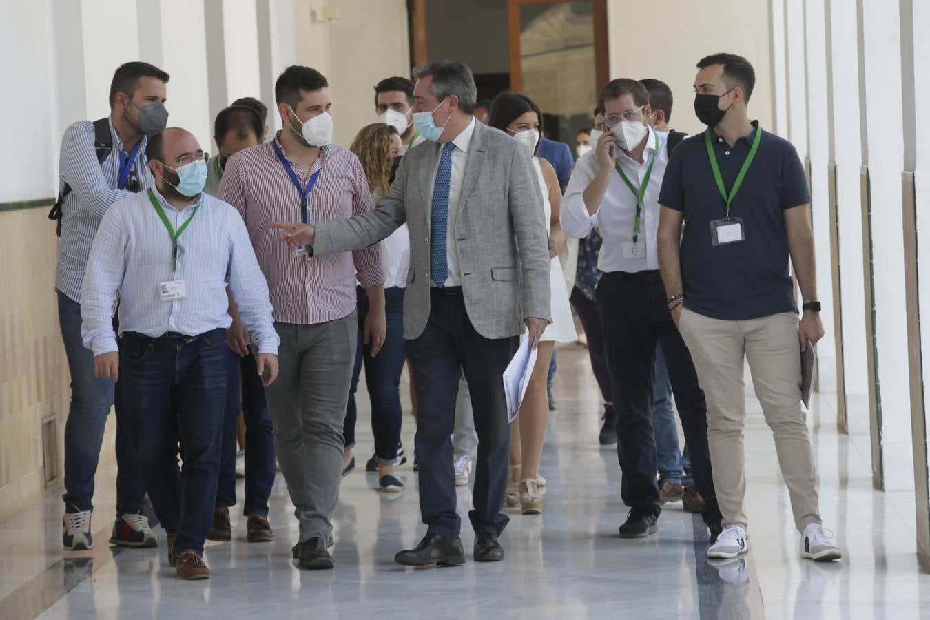 Juan Espadas escucha las propuestas de los jóvenes andaluces