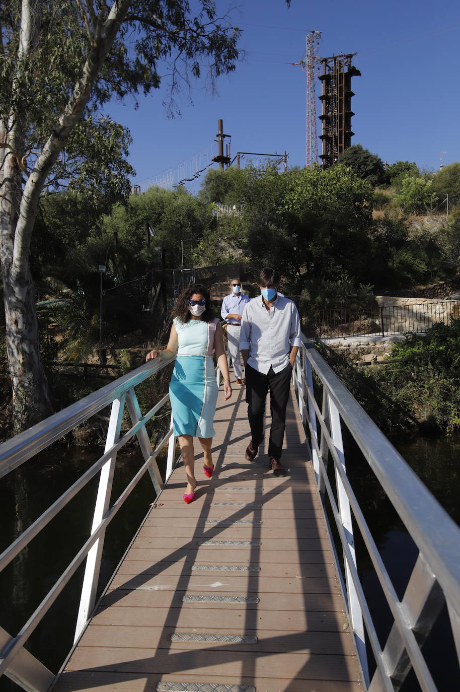 La primera ruta turística del barco solar de Hornachuelos por el Bembézar, en imágenes