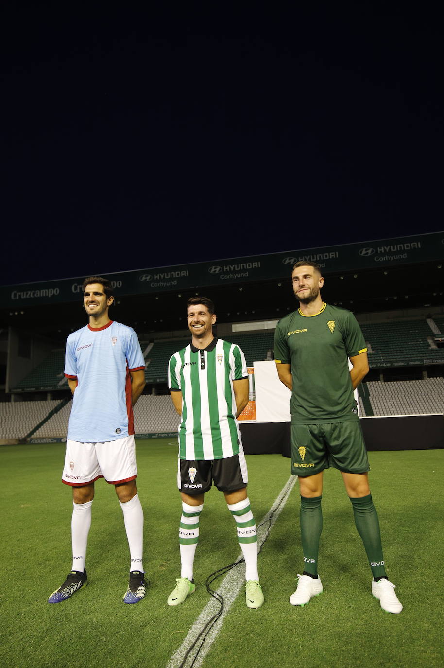 La presentación de las camisetas del Córdoba CF para la temporada 2021-2022, en imágenes