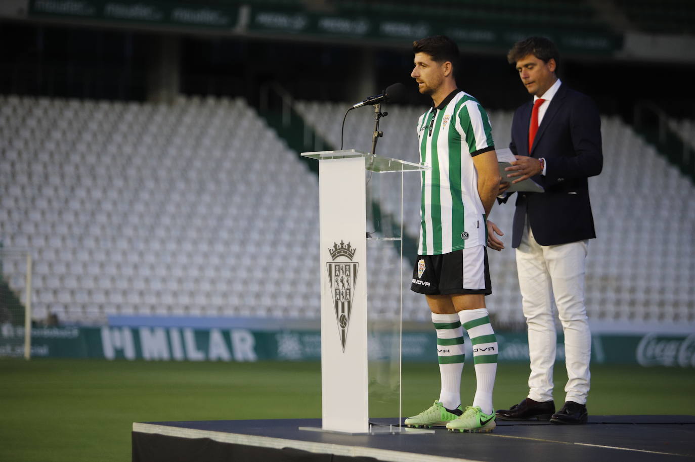 La presentación de las camisetas del Córdoba CF para la temporada 2021-2022, en imágenes