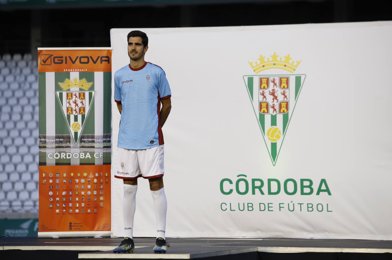 La presentación de las camisetas del Córdoba CF para la temporada 2021-2022, en imágenes