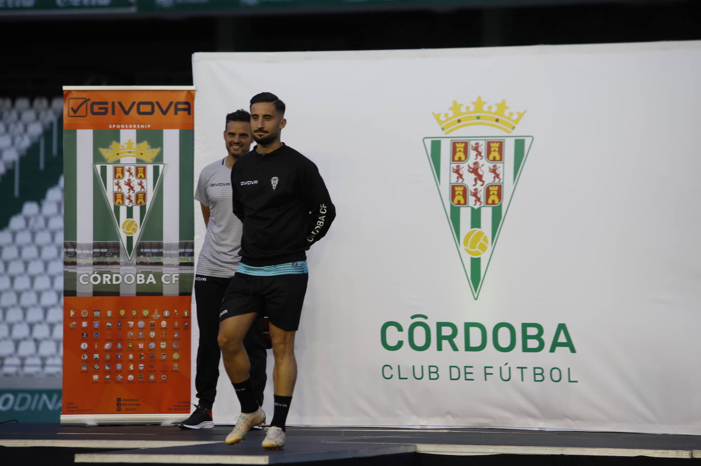 La presentación de las camisetas del Córdoba CF para la temporada 2021-2022, en imágenes