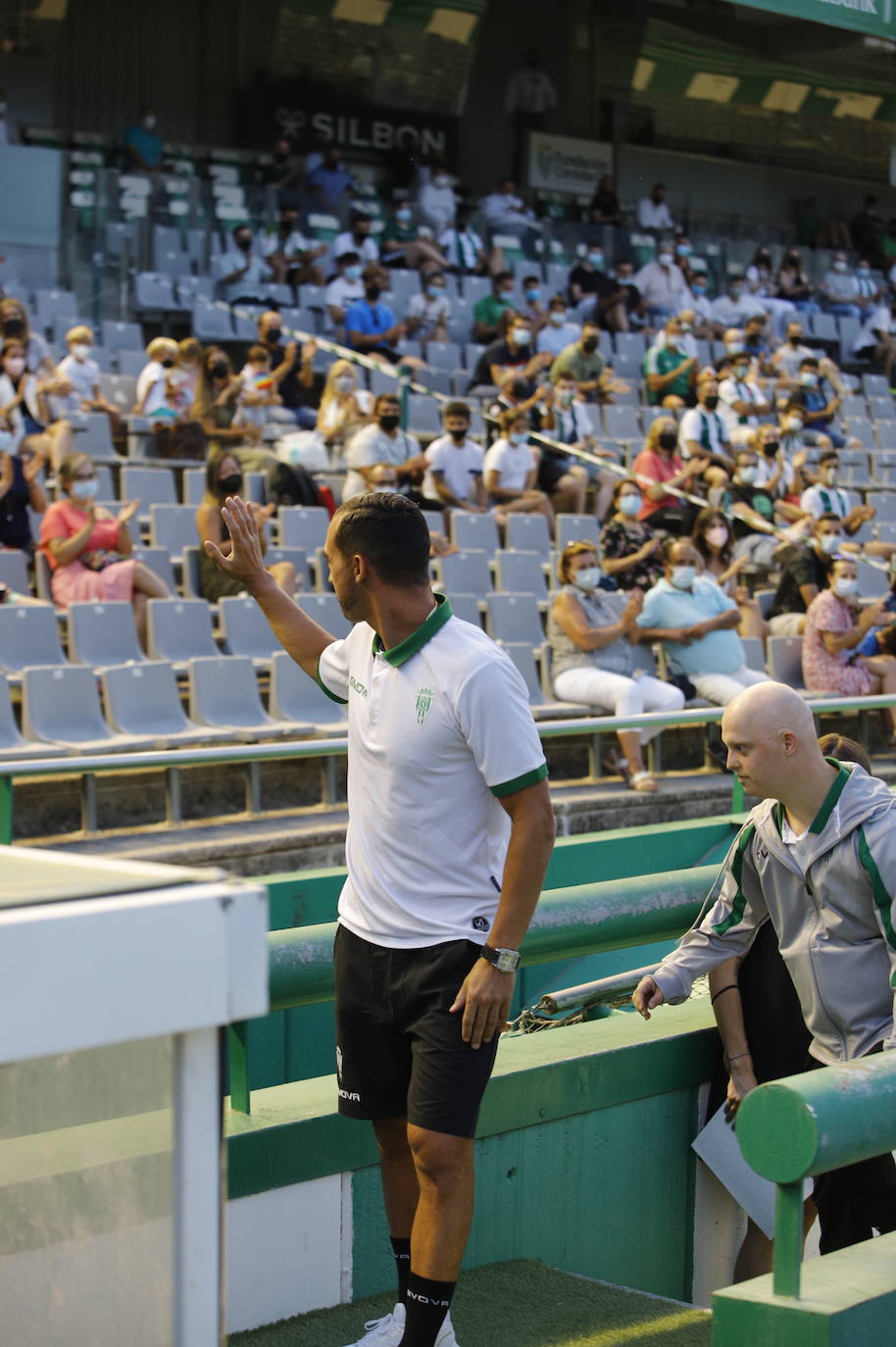 La presentación de las camisetas del Córdoba CF para la temporada 2021-2022, en imágenes