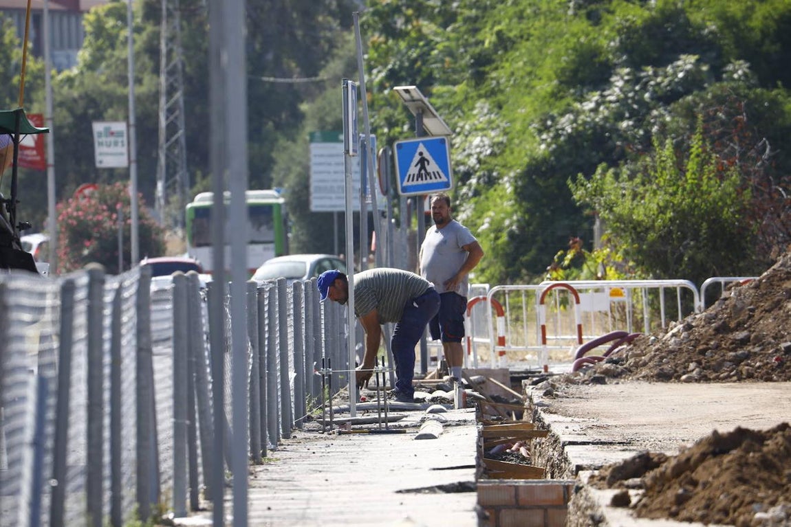 Las obras del aparcamiento del Hospital Reina Sofía de Córdoba, en imágenes