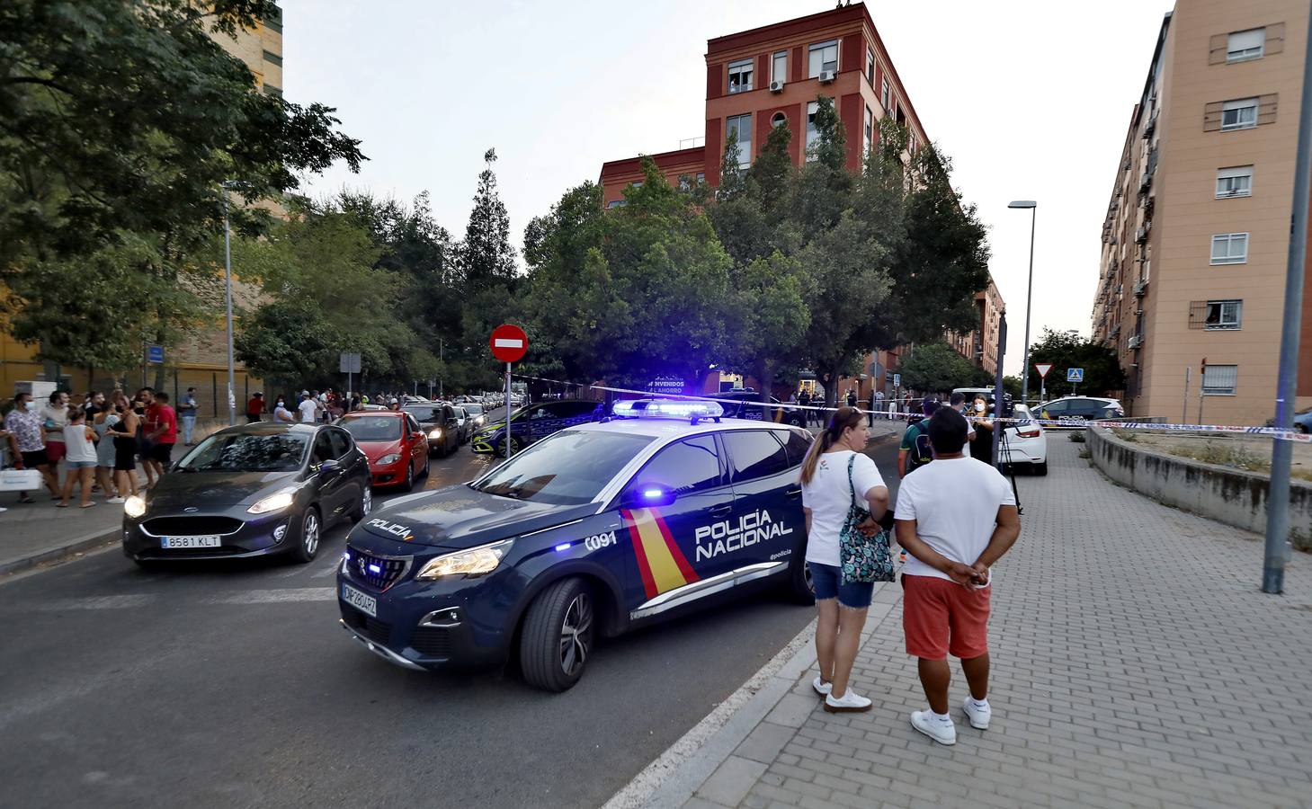 Así abatió la Policía Local de Sevilla a un atracador en un supermercado en Amate