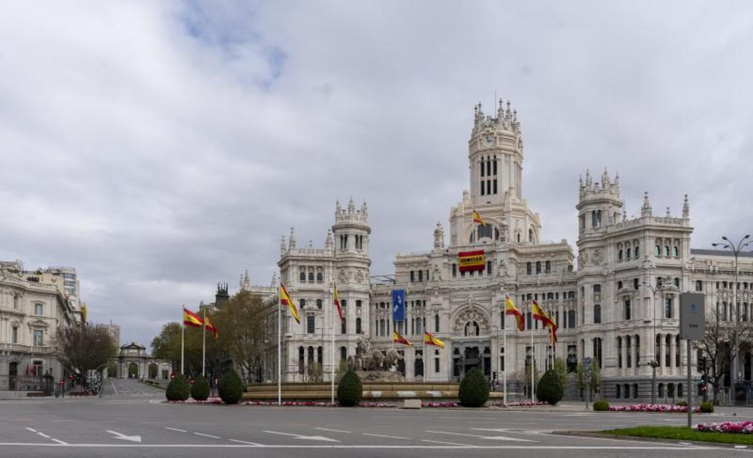 La Plaza de Cibeles, con el Palacio de Comunicaciones al fondo. 