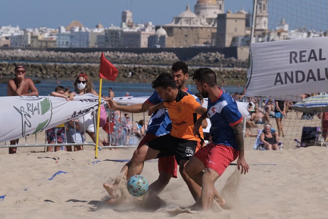 FOTOS: Cádiz se vuelca con el fútbol-playa