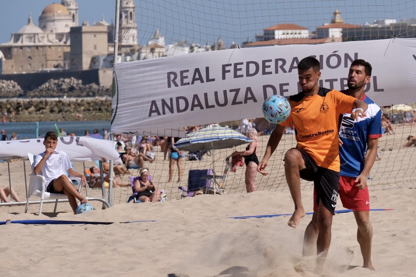 FOTOS: Cádiz se vuelca con el fútbol-playa