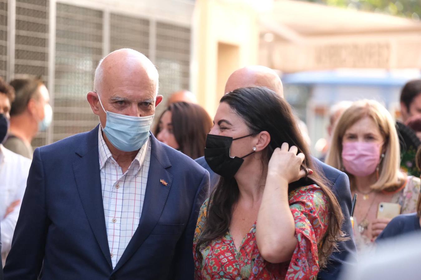 FOTOS: Tensión en la plaza de San Juan de Dios en el acto de VOX con Macarena Olona en Cádiz