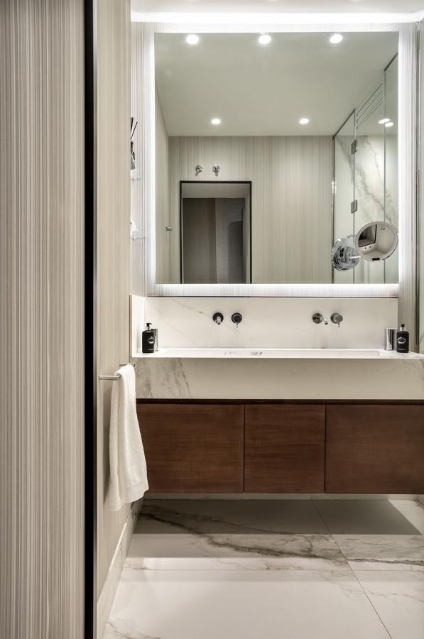 Exclusividad en el barrio de Salamanca. Este estudio de arquitectura boutique es conocido por sus proyectos sostenibles integrales de interiorismo, decoración y paisajismo, trabajos que se extienden a nivel nacional e internacional.