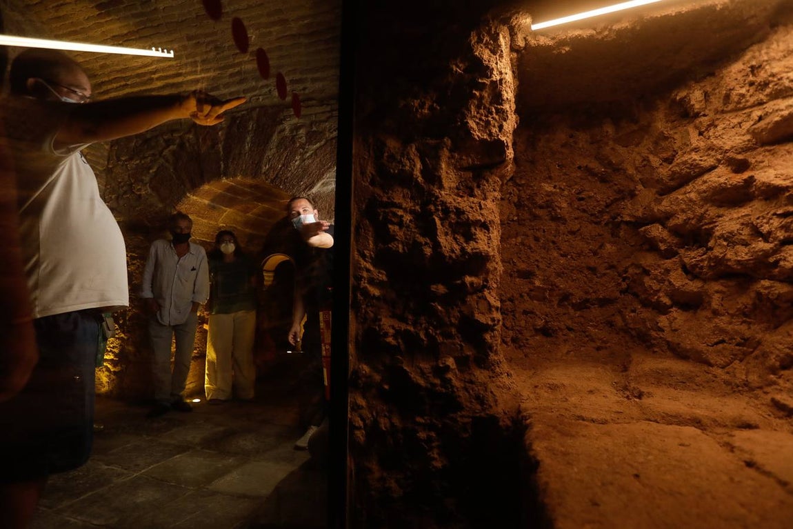 FOTOS: La Cueva del Pájaro Azul reabre sus puertas en Cádiz