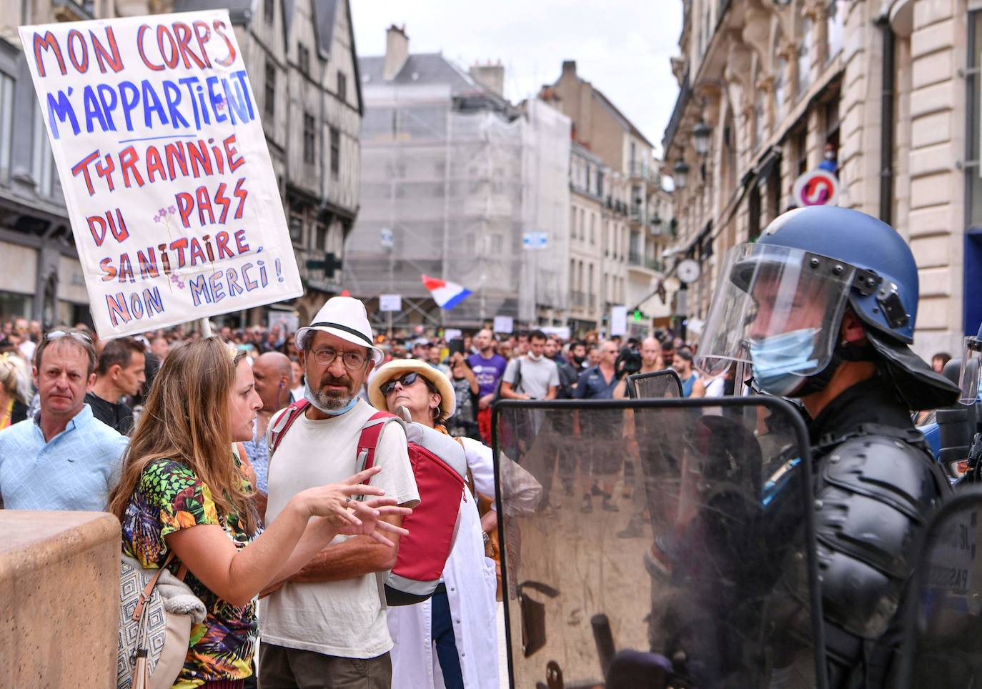 También estaban previstas varias protestas en más de 150 ciudades de Francia. 