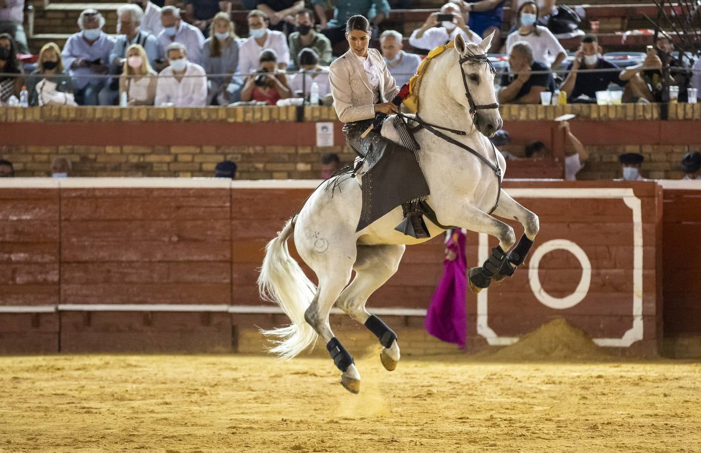 La corrida de rejones de las Colombinas, en imágenes