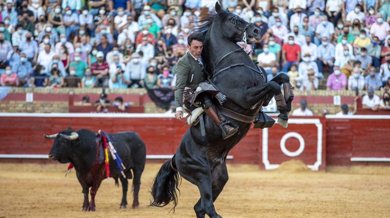 La corrida de rejones de las Colombinas, en imágenes