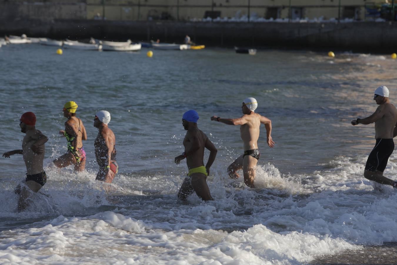 Fotos: XXXI Travesía Internacional a nado Ciudad de Cádiz