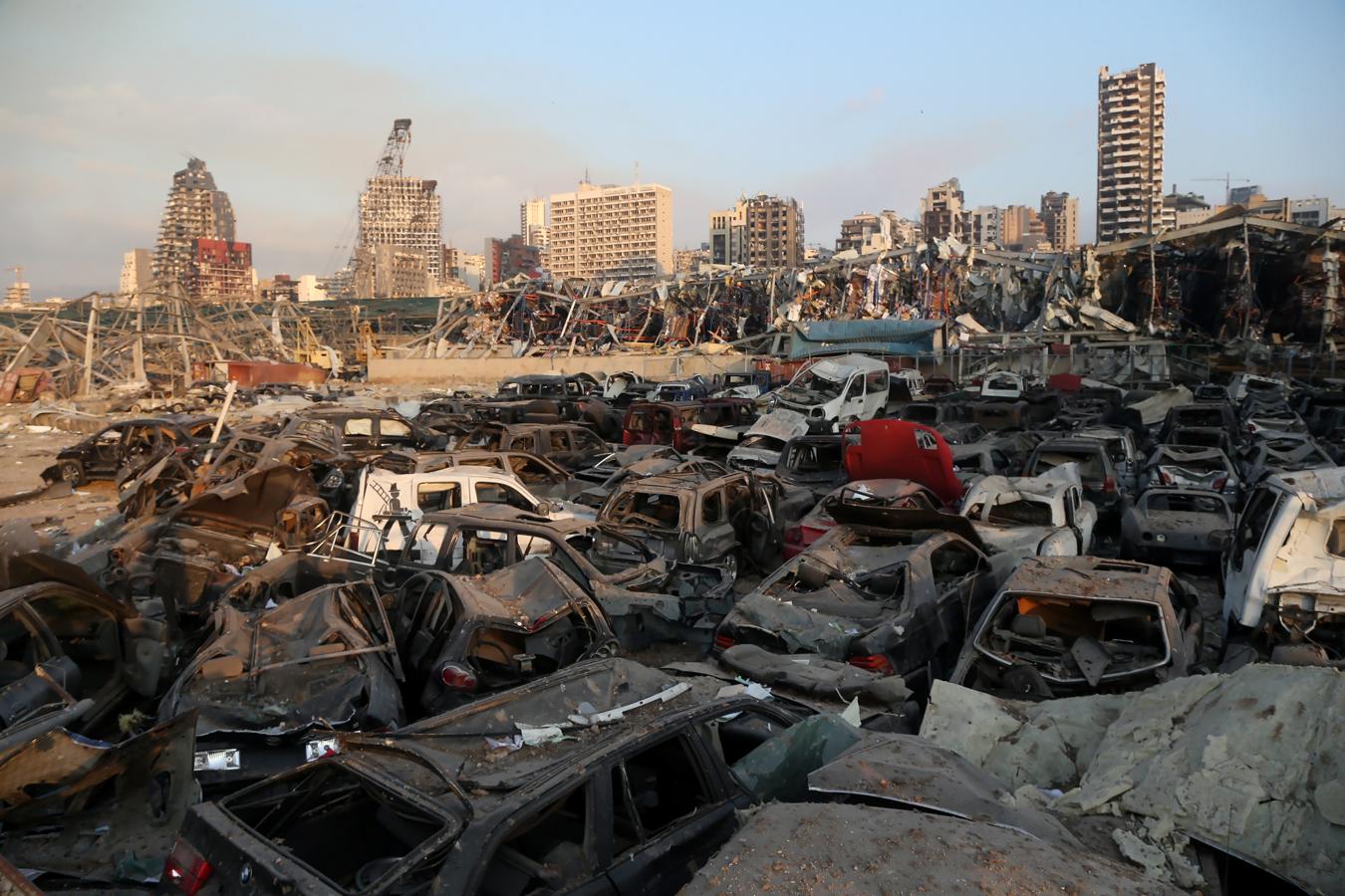 Lo que queda del puerto de Beirut un año después de la explosión, en imágenes
