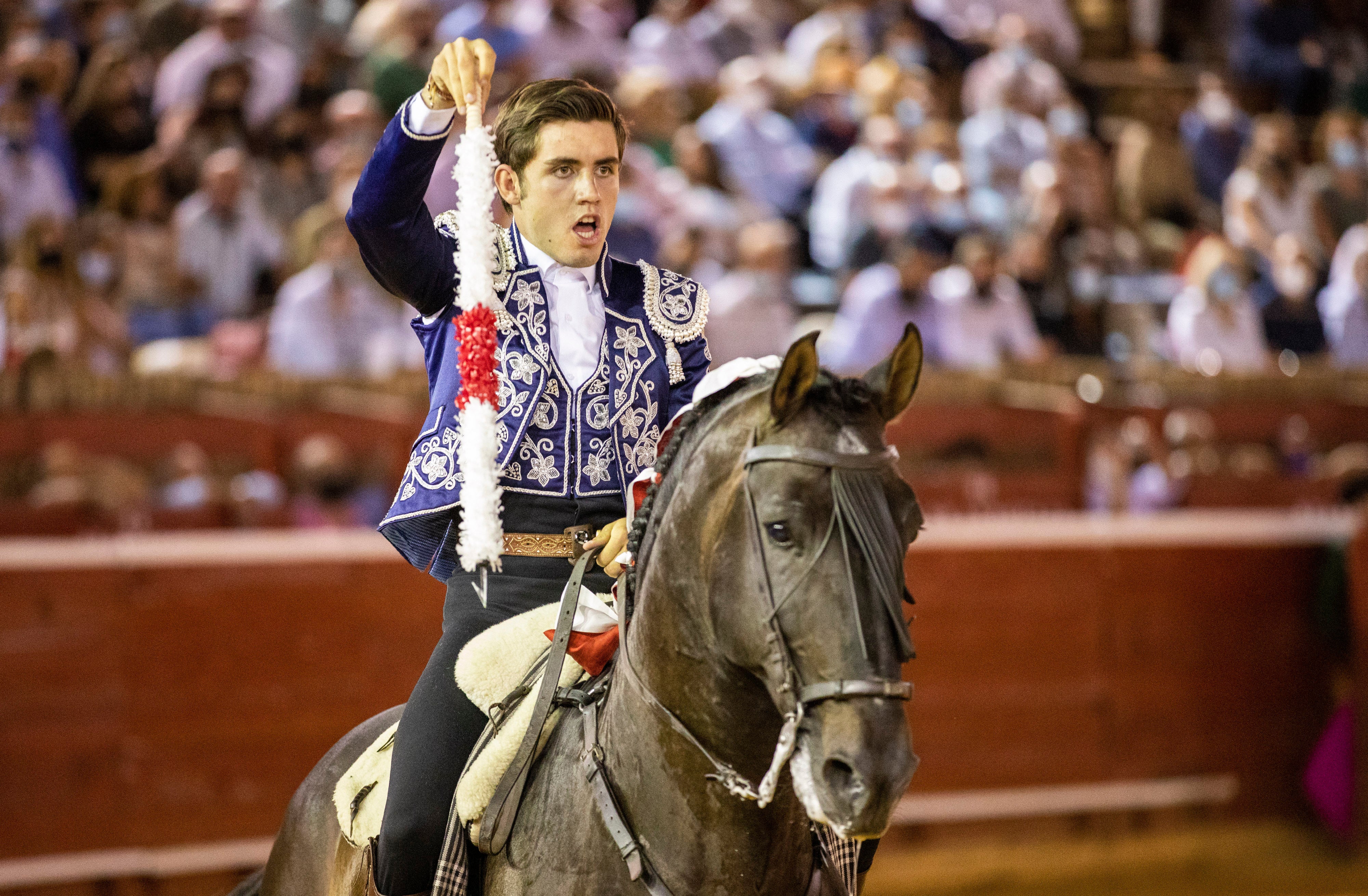 La corrida de rejones de las Colombinas, en imágenes