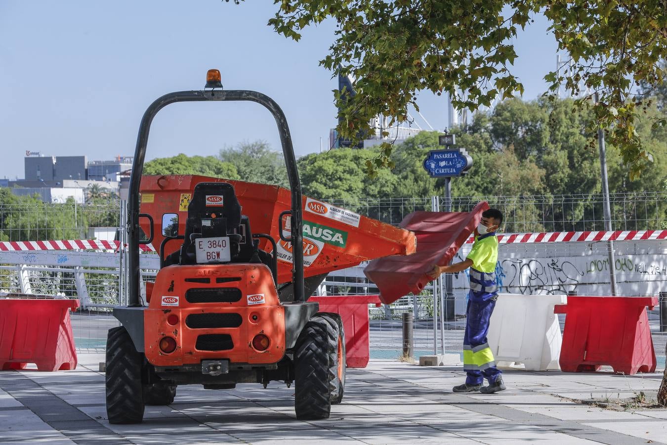 En imágenes, arrancan las obras en la calle Torneo