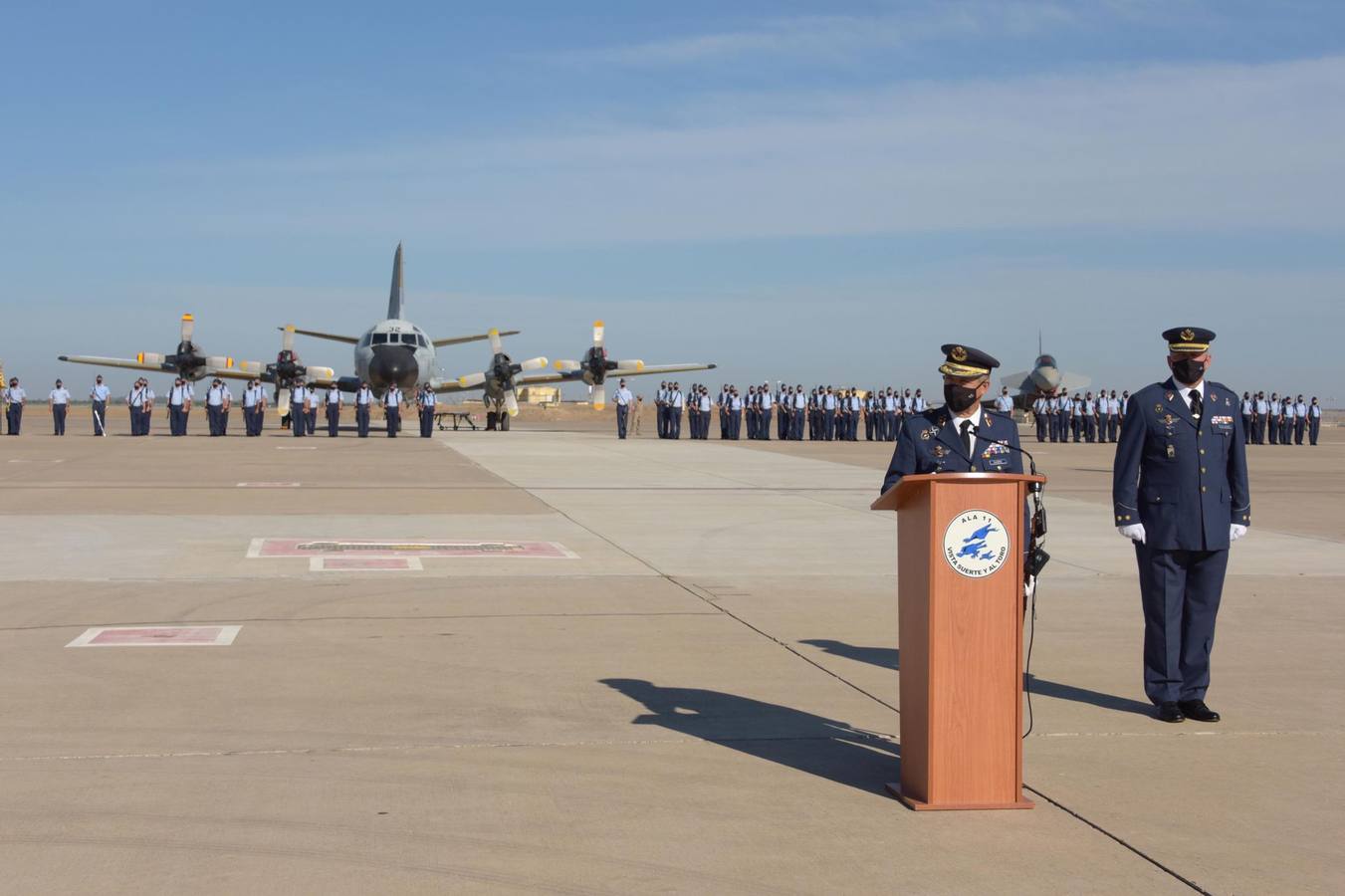 En imágenes, la toma de posesión del nuevo jefe de la base aérea de Morón