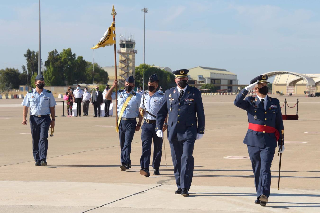 En imágenes, la toma de posesión del nuevo jefe de la base aérea de Morón