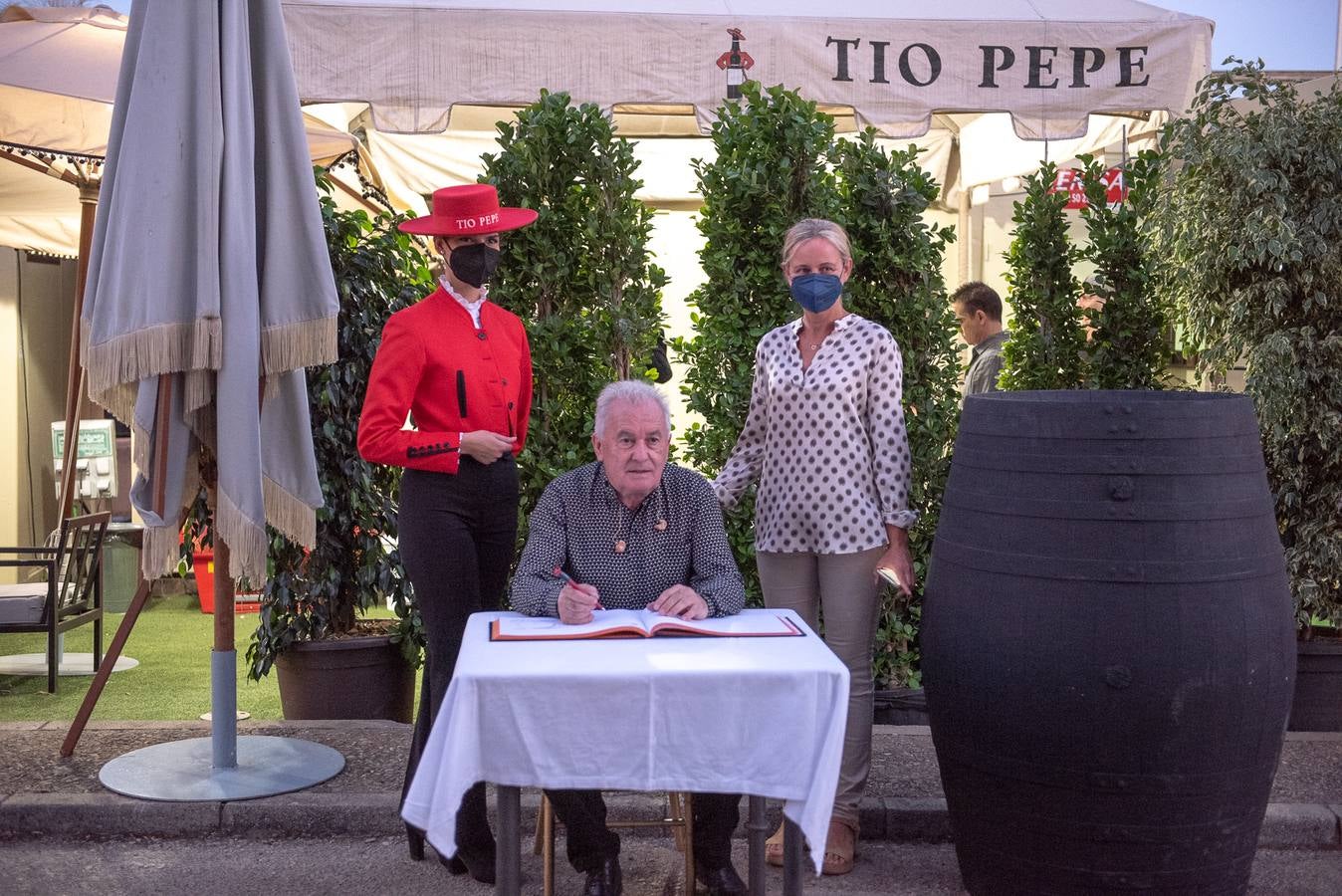 Víctor Manuel convierte al Tío Pepe Festival en una máquina del tiempo