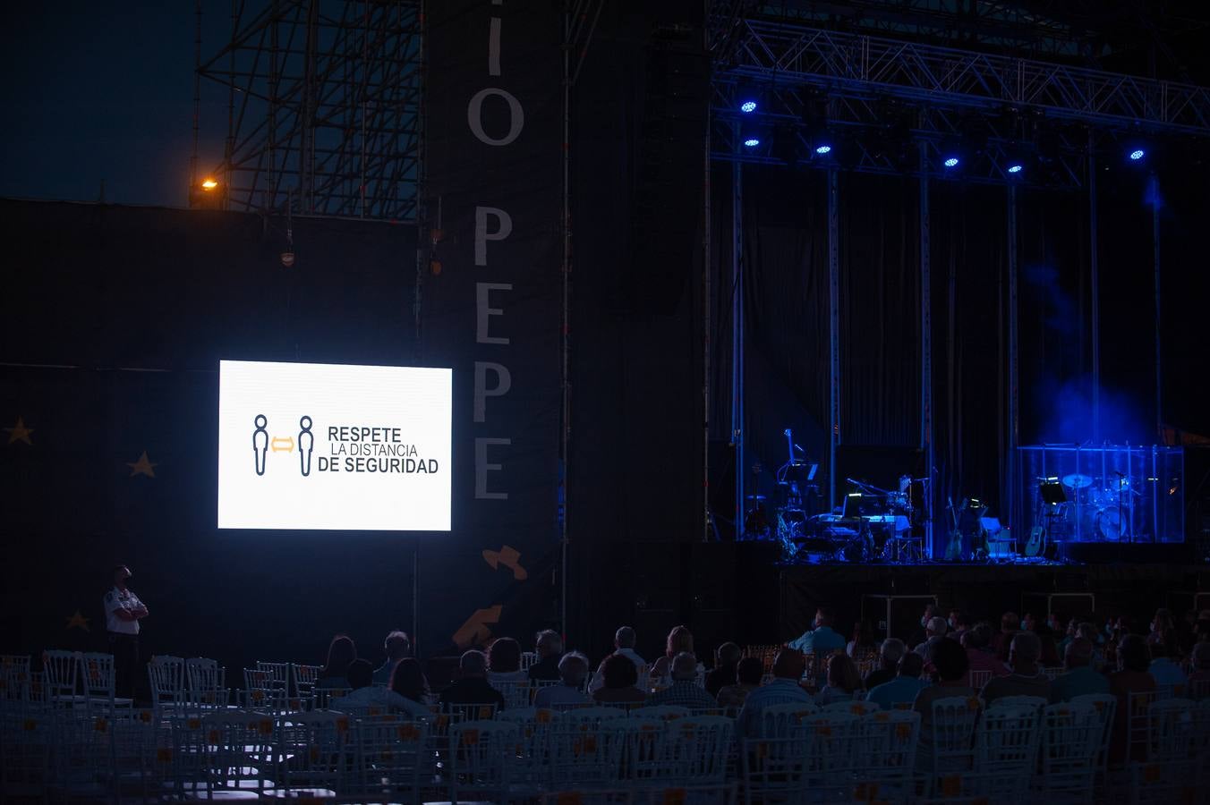 Víctor Manuel convierte al Tío Pepe Festival en una máquina del tiempo