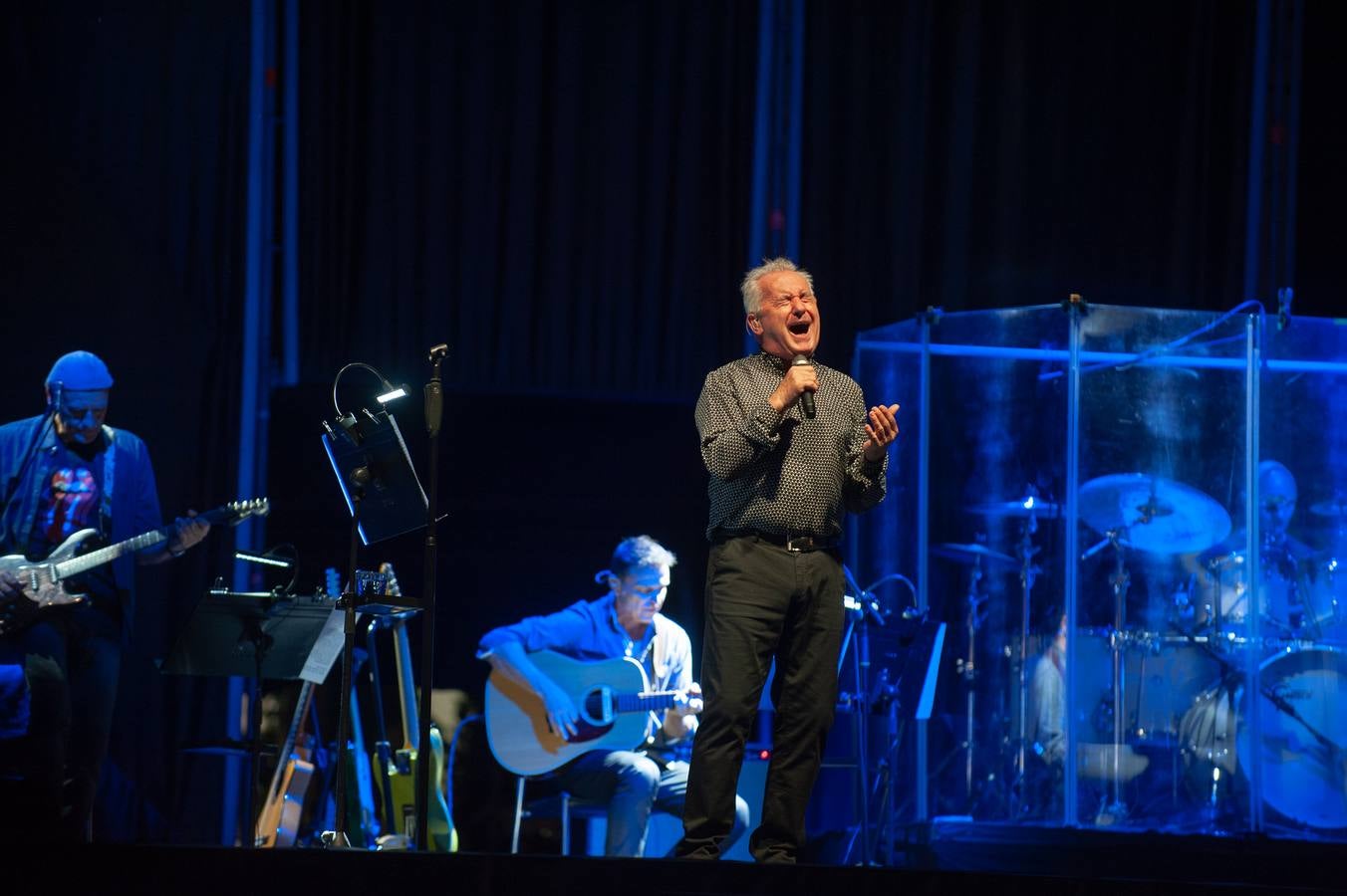 Víctor Manuel convierte al Tío Pepe Festival en una máquina del tiempo