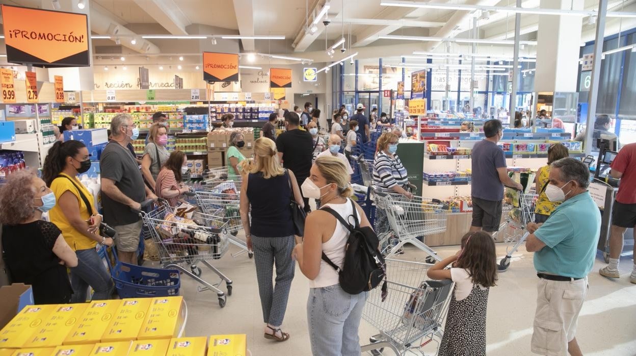 La apertura del nuevo supermercado Lidl de Córdoba, en imágenes