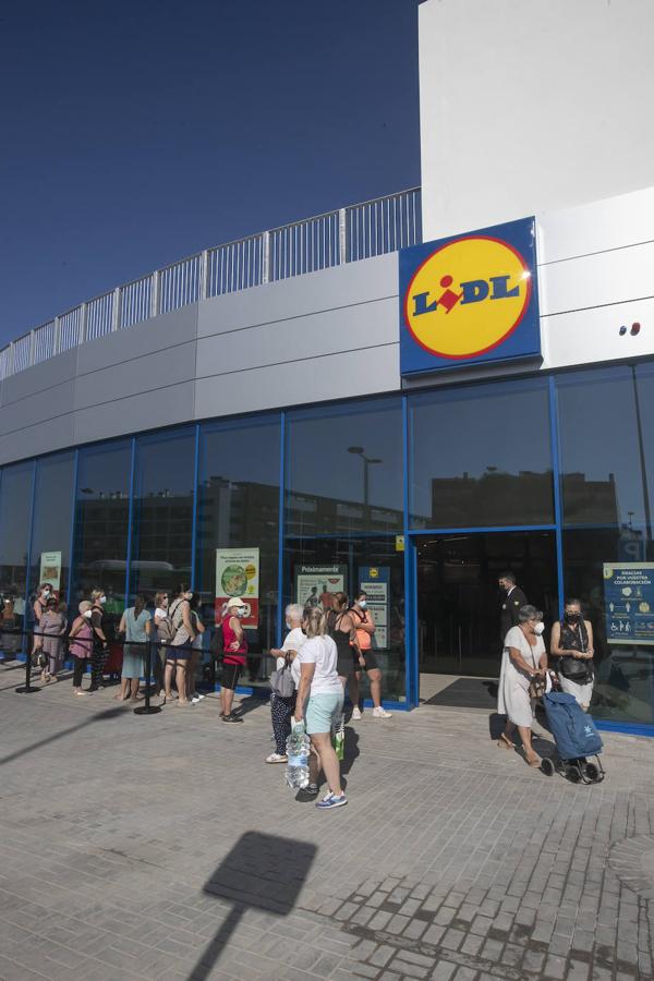 La apertura del nuevo supermercado Lidl de Córdoba, en imágenes